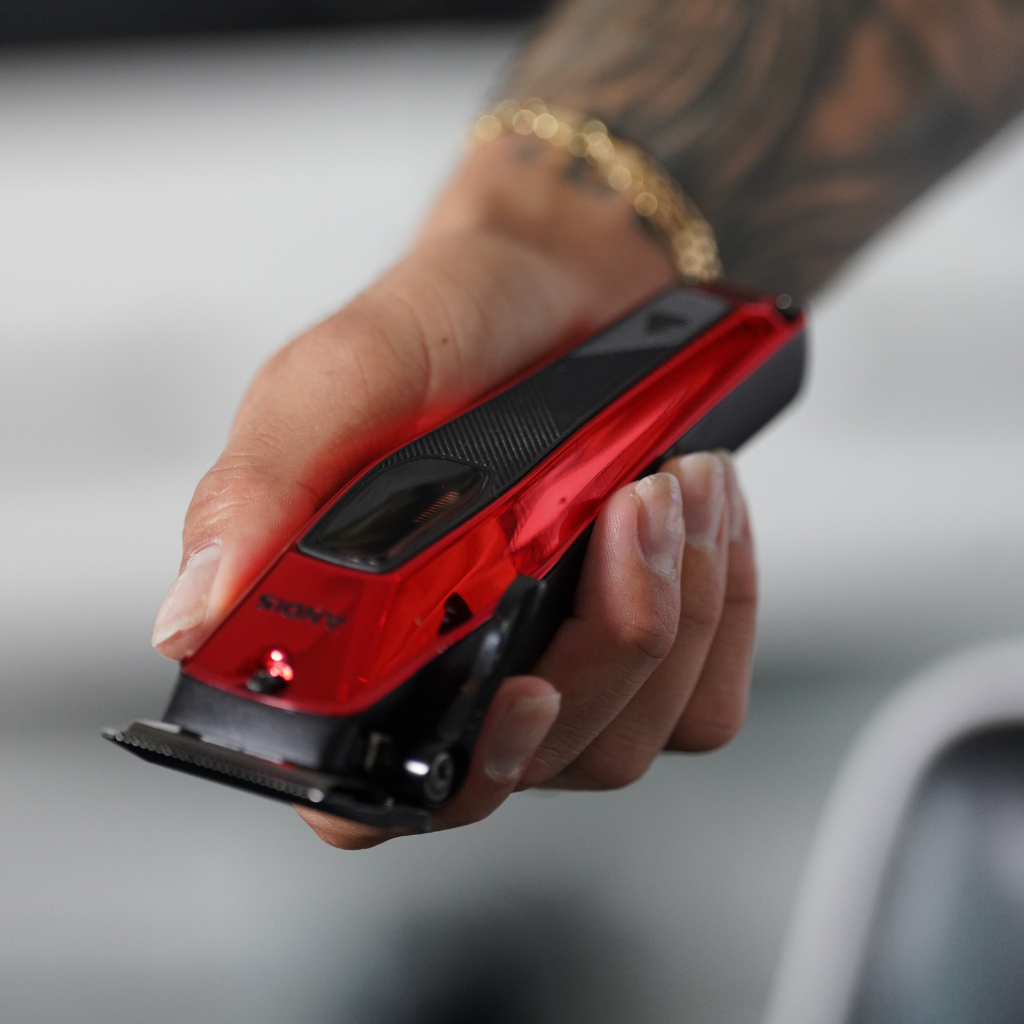 Andis Recon Clipper with red cover